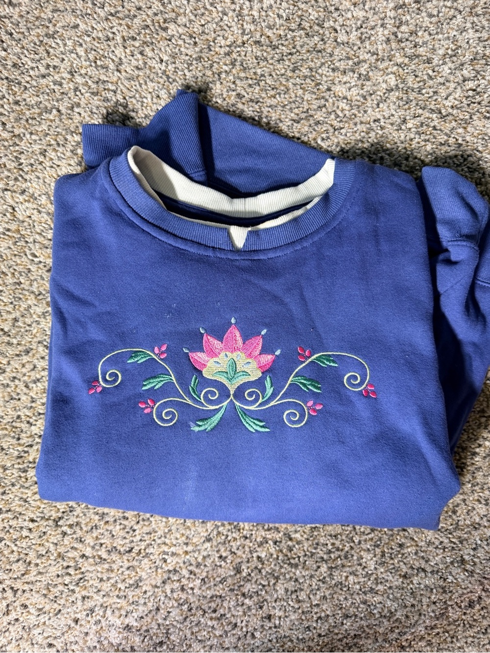 Vintage 90s Y2K Pembrook Blue Floral-Embroidered Crewneck Sweatshirt